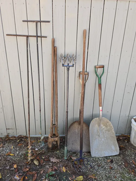 Long-Handled Shovels & Garden Tools