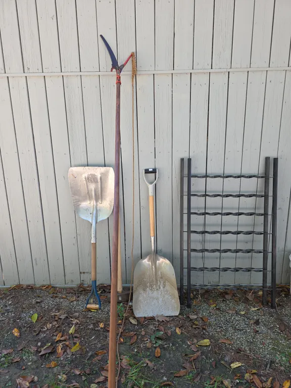 Shovels & Garden Tools
