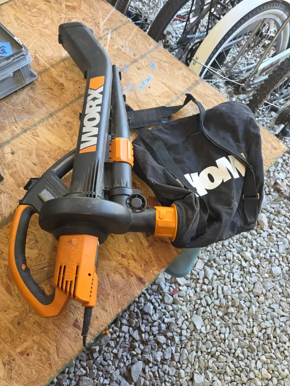 WORX Electric Leaf Blower / Yard Tool