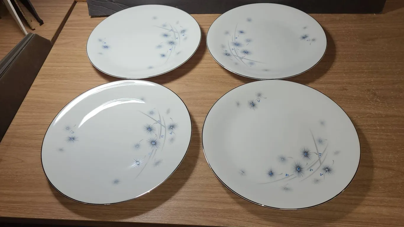 Harmony House Starflower 3502 Fine China Plates Set of 4