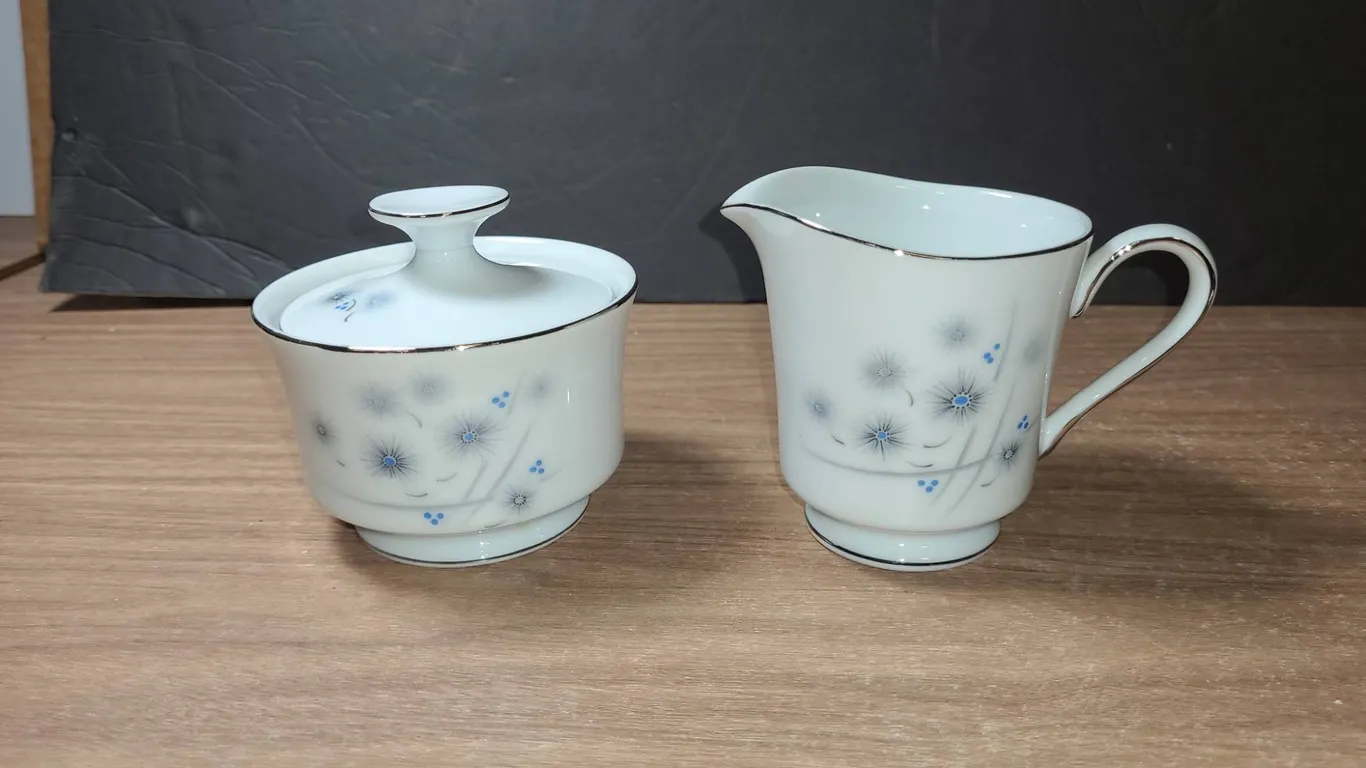 Harmony House Starflower Creamer and Sugar Bowl Set Japan