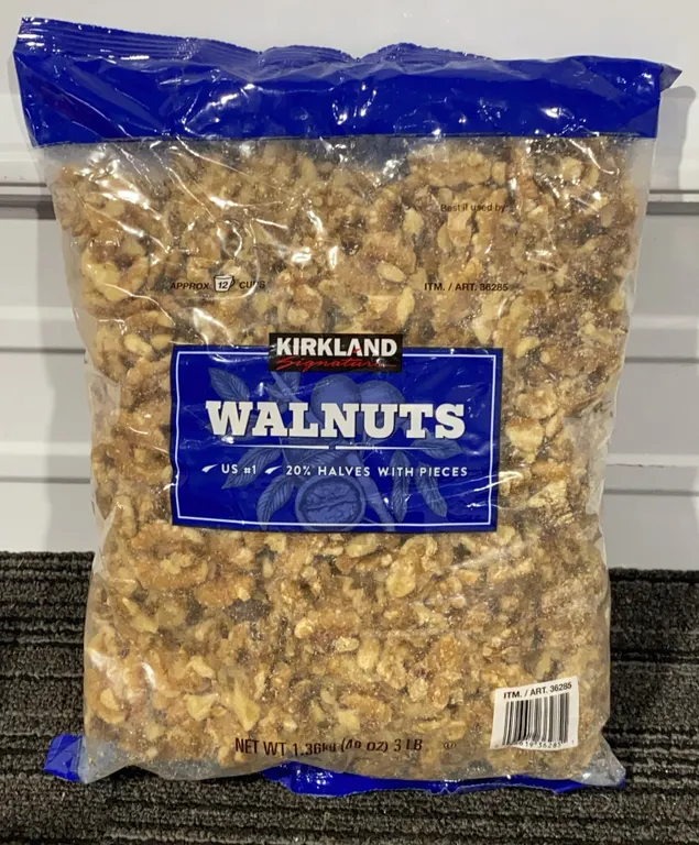 *NEW* Kirkland Signature Walnut Halves, 48 oz - Best By: 3/2027