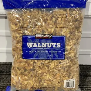 *NEW* Kirkland Signature Walnut Halves, 48 oz - Best By: 3/2027