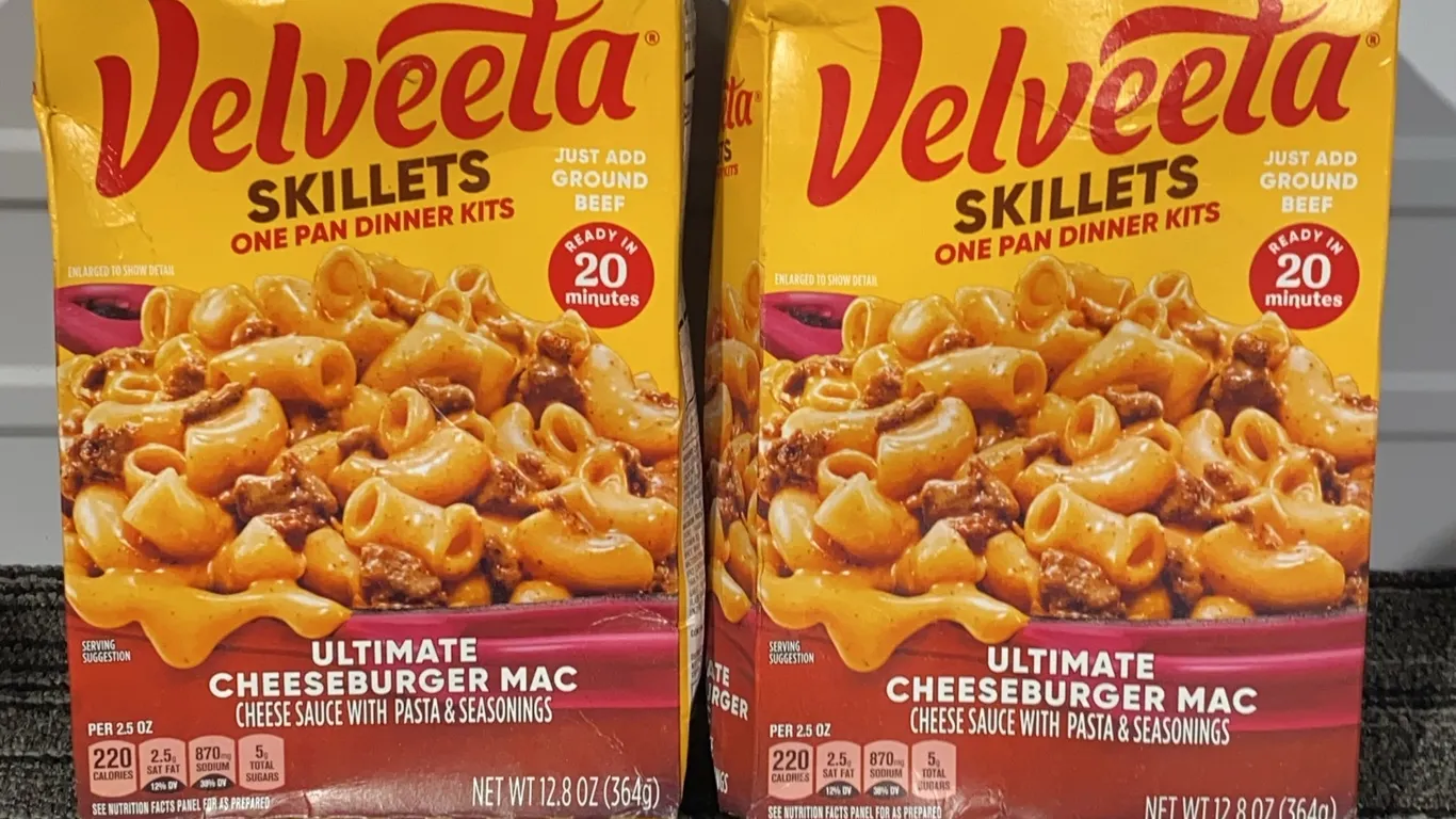 *NEW* 2 Pack, Velveeta Skillet Ultimate Cheeseburger Mac One Pan Kit, 12.8 Oz Each - Best By: 1/2027