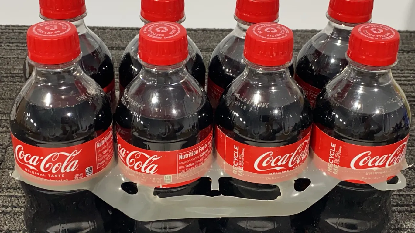 *NEW* Coca-Cola Original Taste Soda, 12 Fl Oz/8 Ct - Best By: 7/2026