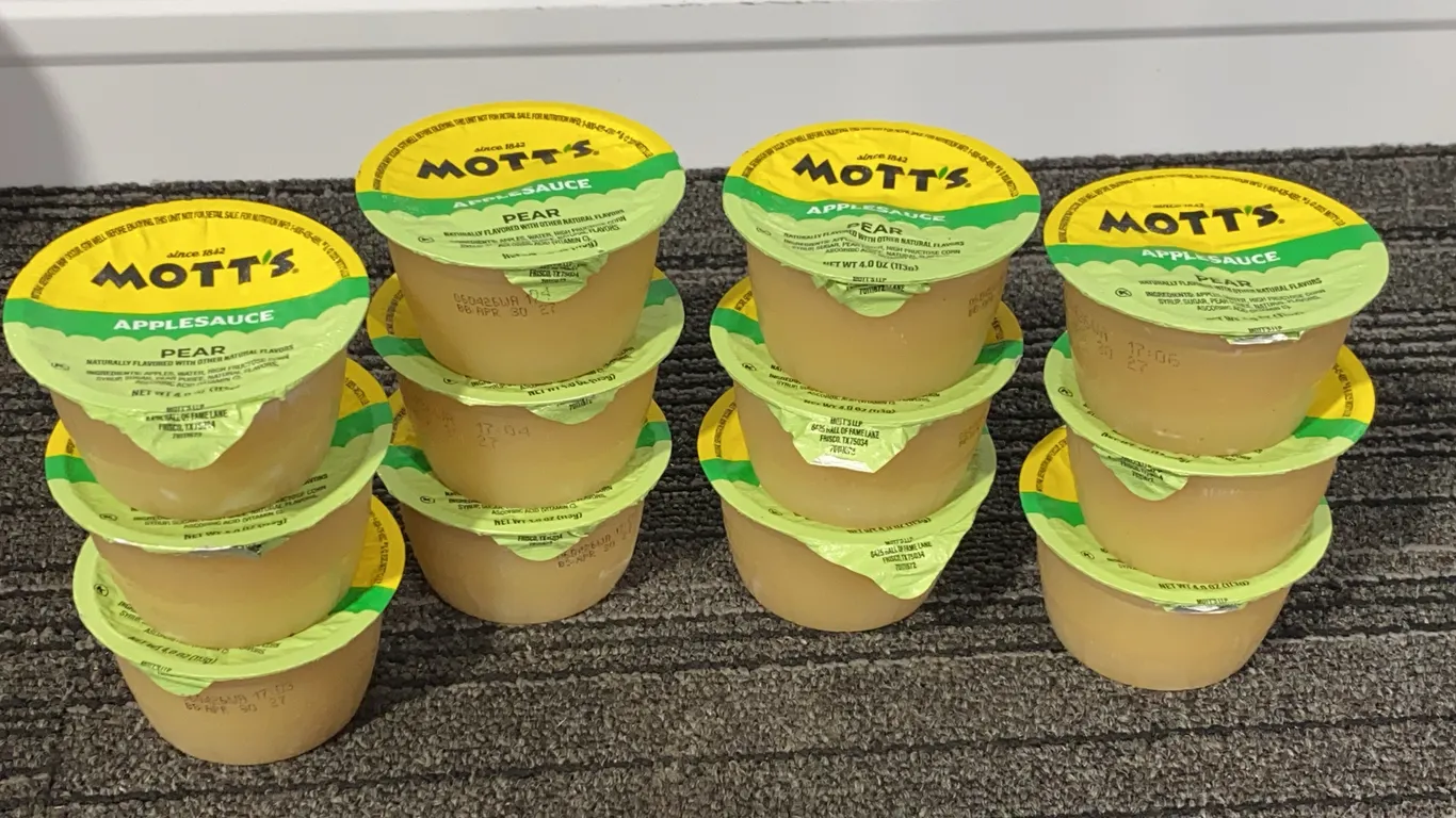 *NEW* Mott's Pear Applesauce 4 Oz Cups, Qty 12 - Best By: 4/2027