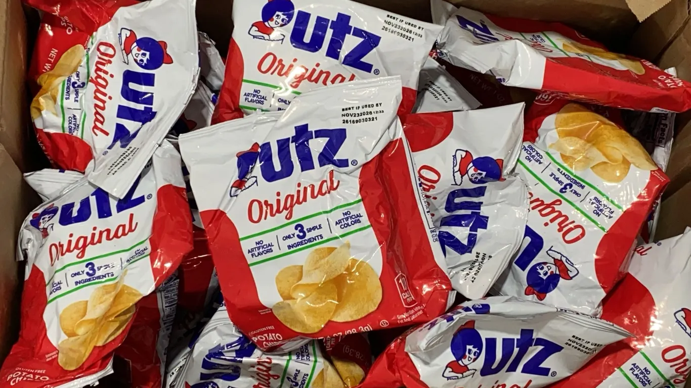 *NEW* Utz Original Potato Chips, 40+ Snack Bags - Best By: 11/2026
