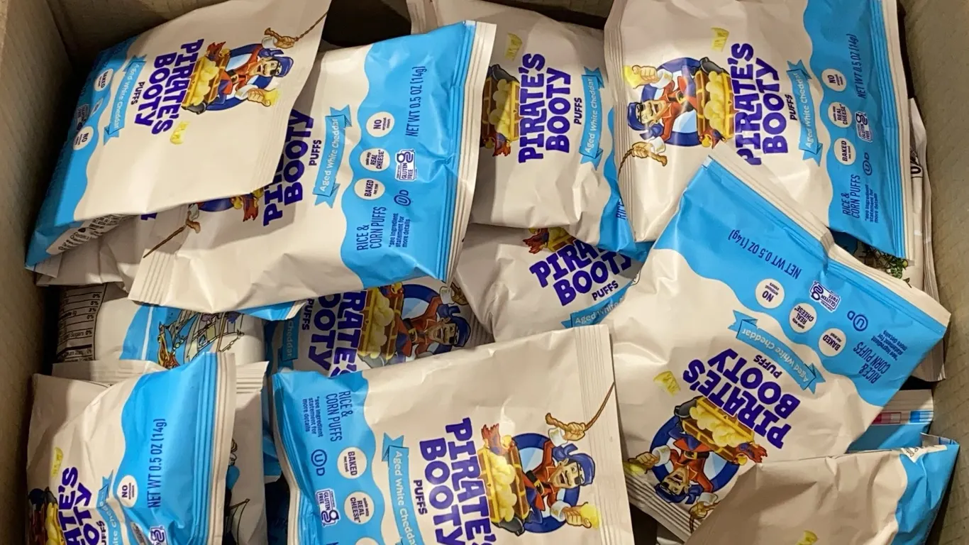 *NEW* Pirate's Booty Aged White Cheddar Puffs Snack Bags, Qty 35 - Best By: 1/2027
