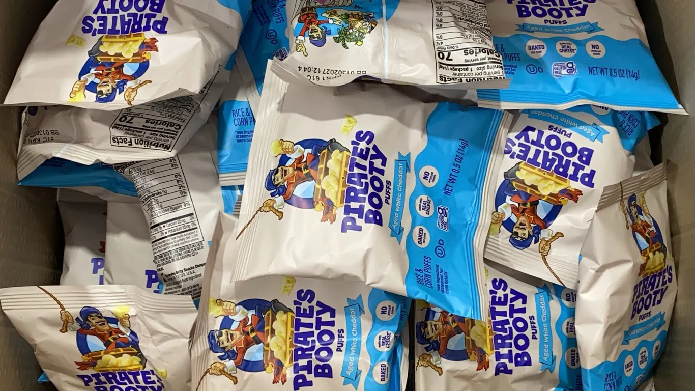 *NEW* Pirate's Booty Aged White Cheddar Puffs Snack Bags, Qty 35 - Best By: 1/2027