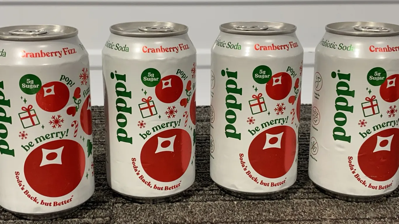 *NEW* Poppi Cranberry Fizz Prebiotic Soda, Qty 4 - Best By: 10/2026