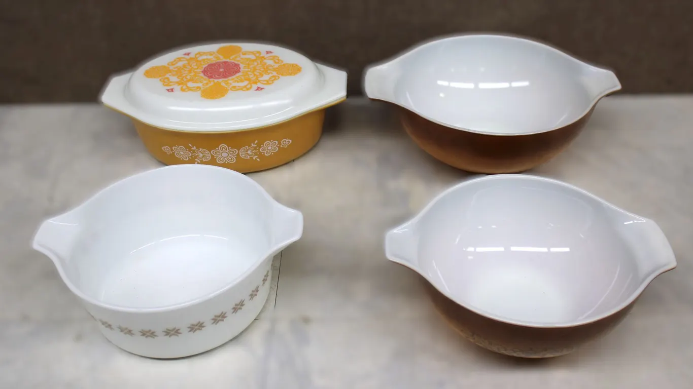 Pyrex Baking Bowls and Casserole Dish