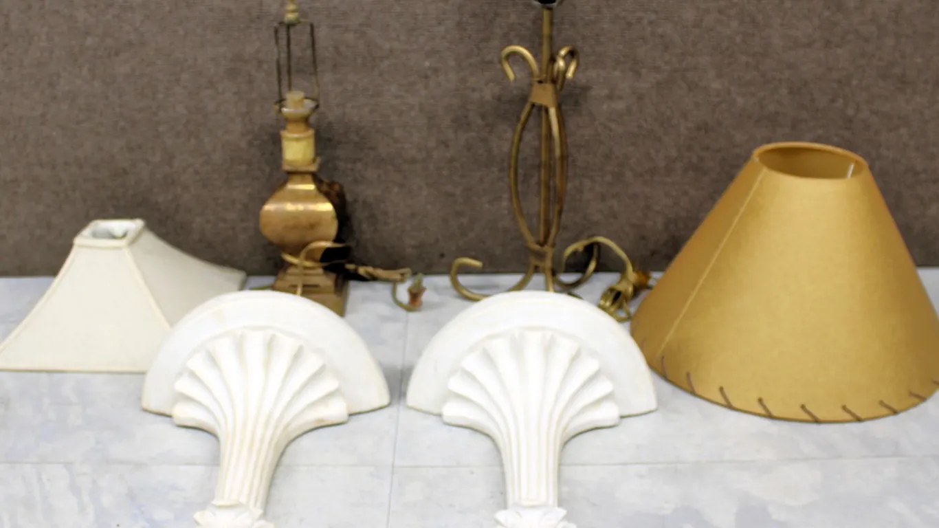 Lamps & 2 Shell-Style Wall Sconces