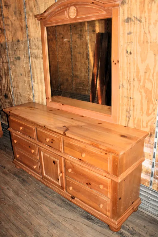Vaughan-Bassett Dresser With Mirror, 8 Drawers