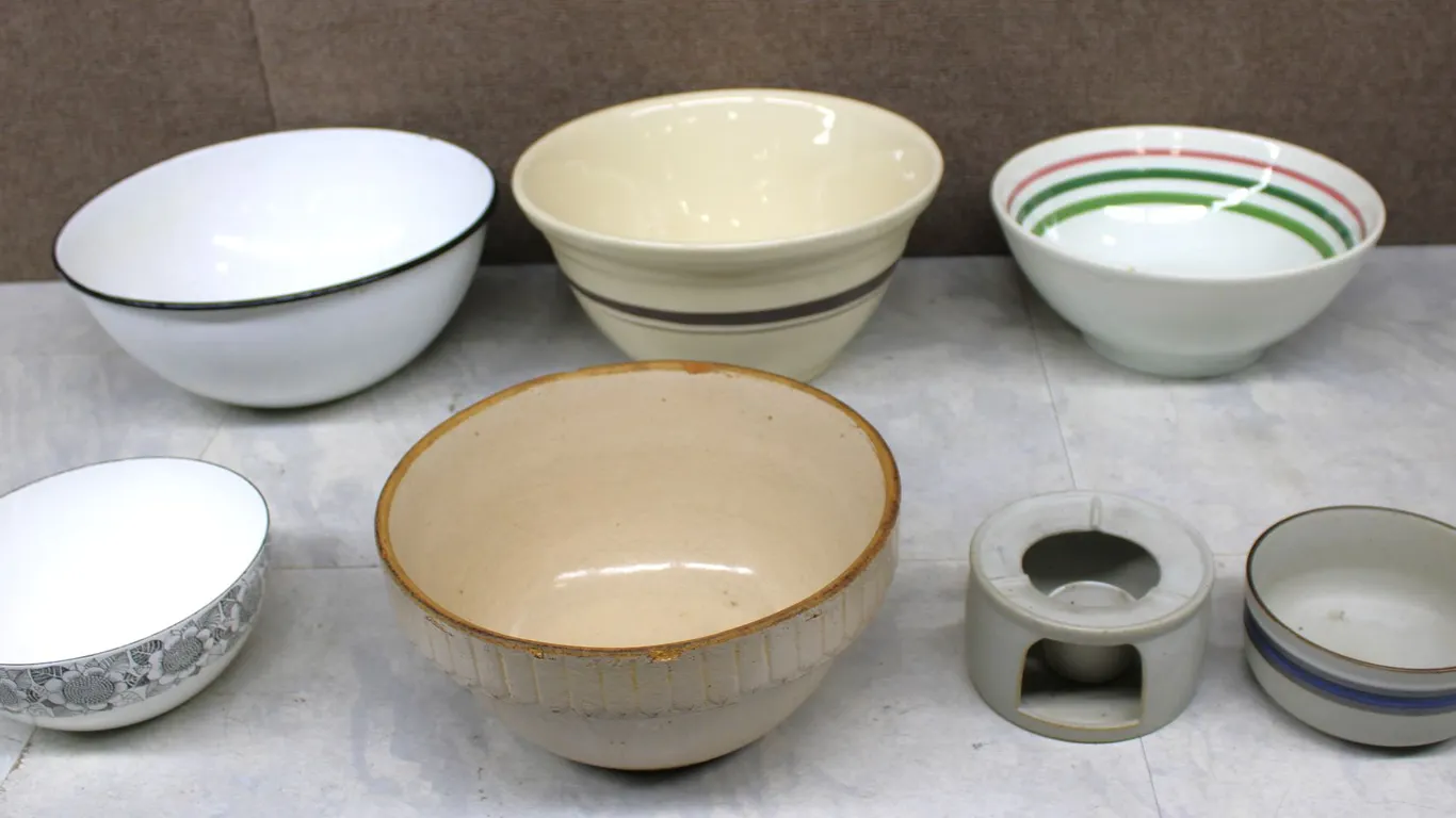 7 Assorted Kitchen Bowls
