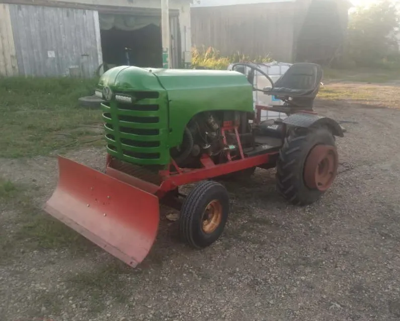 OFFSITE ZENON PARK - Home built tractor
