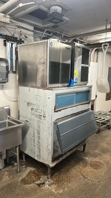 Hoshizaki modular ice machines with Follett ice storage bin. Includes (2) top-mounted stainless steel ice machine heads positioned on an upright ice b