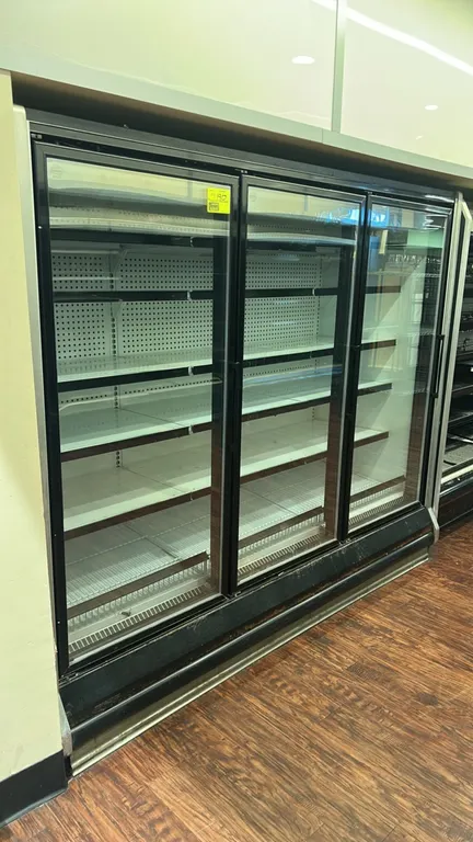 2000 Hussmann RL-3 U frozen food glass doors. Features adjustable solid shelving, interior lighting, and bottom wire racks. Electrical: 208V, 60 Hz, 1