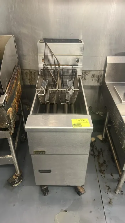 Pitco SG14-S commercial deep fryer. Stainless steel construction. Includes (2) wire fryer baskets and crumb screen. Mounted on casters.