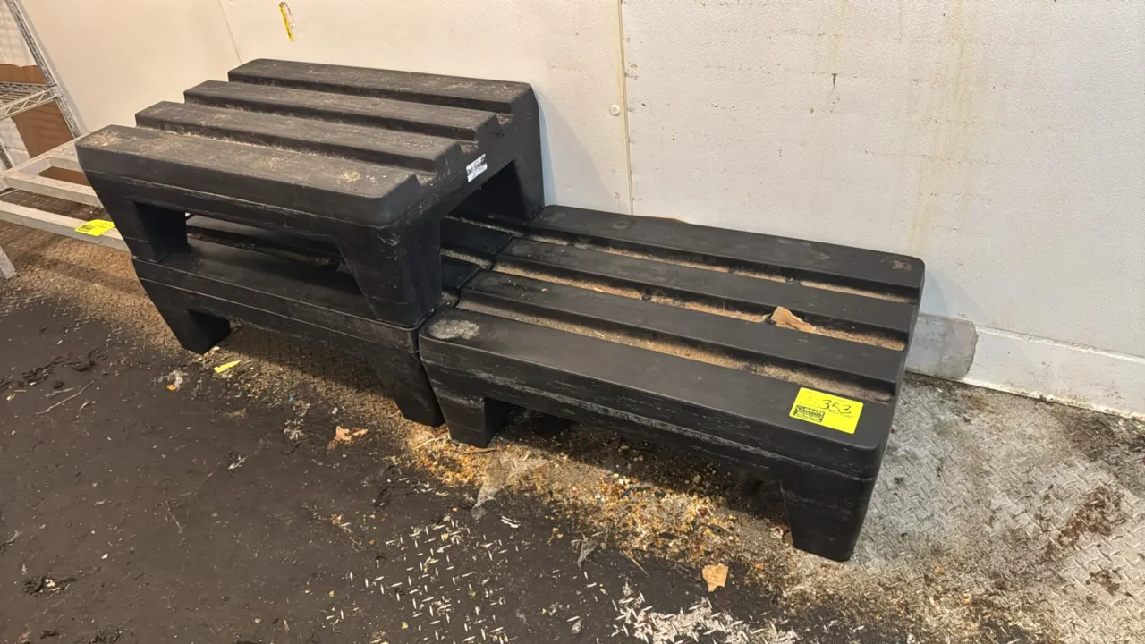 Poly dunnage racks. Features heavy-duty molded plastic construction with slotted tops. 3'L.