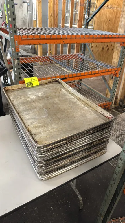 Full-size aluminum sheet pans. Aluminum construction with wire-reinforced rolled rims.