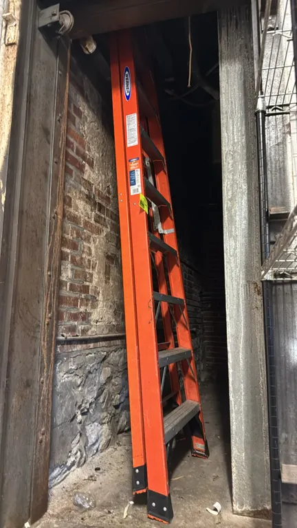 Werner NXT1A10 fiberglass step ladder. Features non-conductive orange fiberglass side rails, aluminum steps, and slip-resistant rubber feet. 300 lb lo