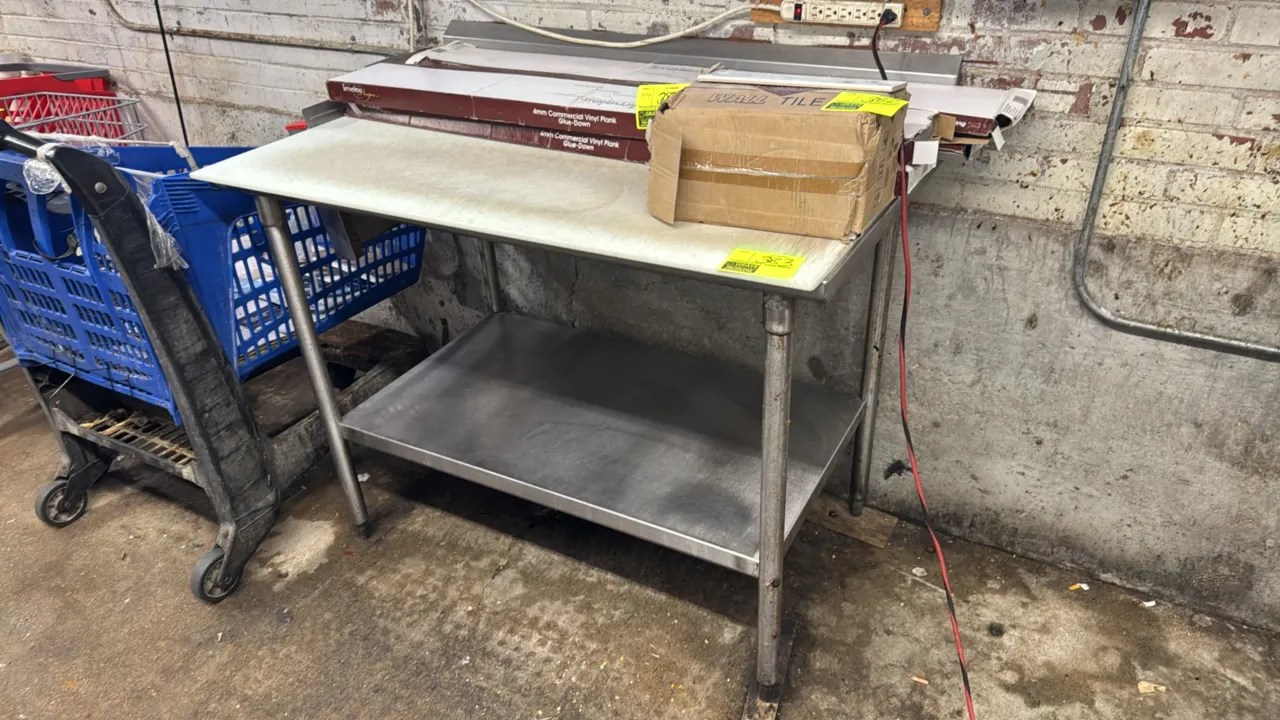 Stainless steel poly top work table. Features a backsplash, stainless steel undershelf, and side-mounted knife rack. 48" x 30". Mounted on tubular leg