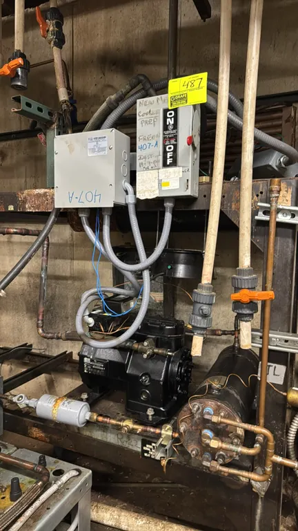 Hussmann HW150FSK medium-temp compressor rack. Features a 2021 Emerson Copeland 2.1 HP compressor (model EAVA-021E-TAC-800, S/N: 21A99018R), receiver
