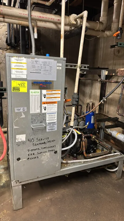2015 Hussmann HWHZ0200MQKFDA medium-temp condensing unit rack. Equipped with 2022 Emerson Copeland 2 HP compressor (model KAKA-020E-TAC-800, S/N: 22K6