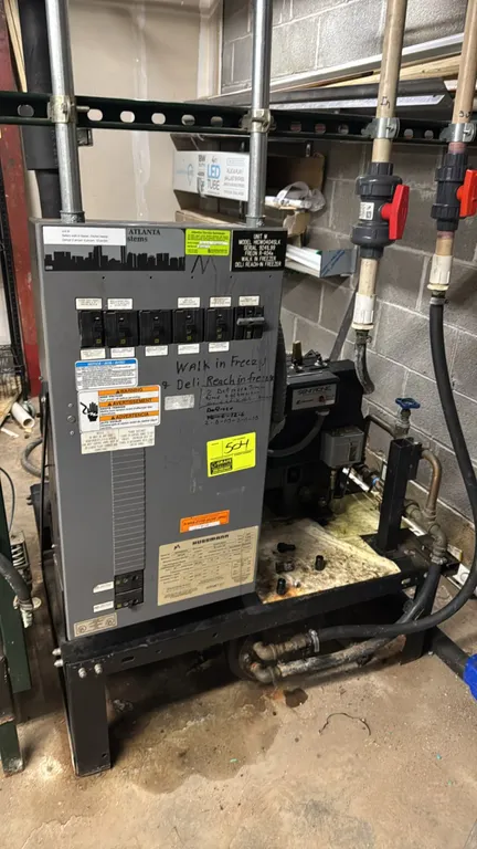1999 Hussmann HICW0404SLK low-temp compressor rack. Features a remanufactured Copeland Discus 2DL3F20KE-TFC-800 compressor (S/N: 06D62226R), Sentronic