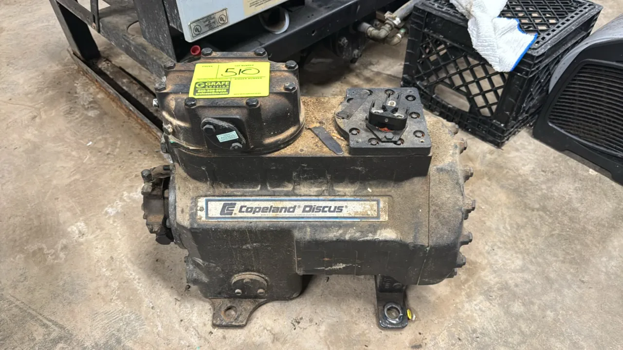 1997 Copeland Discus 2DA3-0750-TFC-100 7.5 HP semi-hermetic refrigeration compressor. S/N: ET 97D01558S. Electrical: 208-230V, 60 Hz, 3-Phase. Note: U
