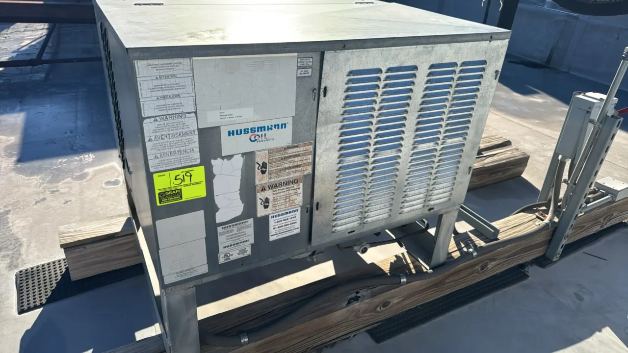 2015 Hussmann HTHZ0200MQKAEA medium-temp rooftop condensing unit. Features Copeland Scroll compressor, R407A refrigerant compatibility, and galvanized