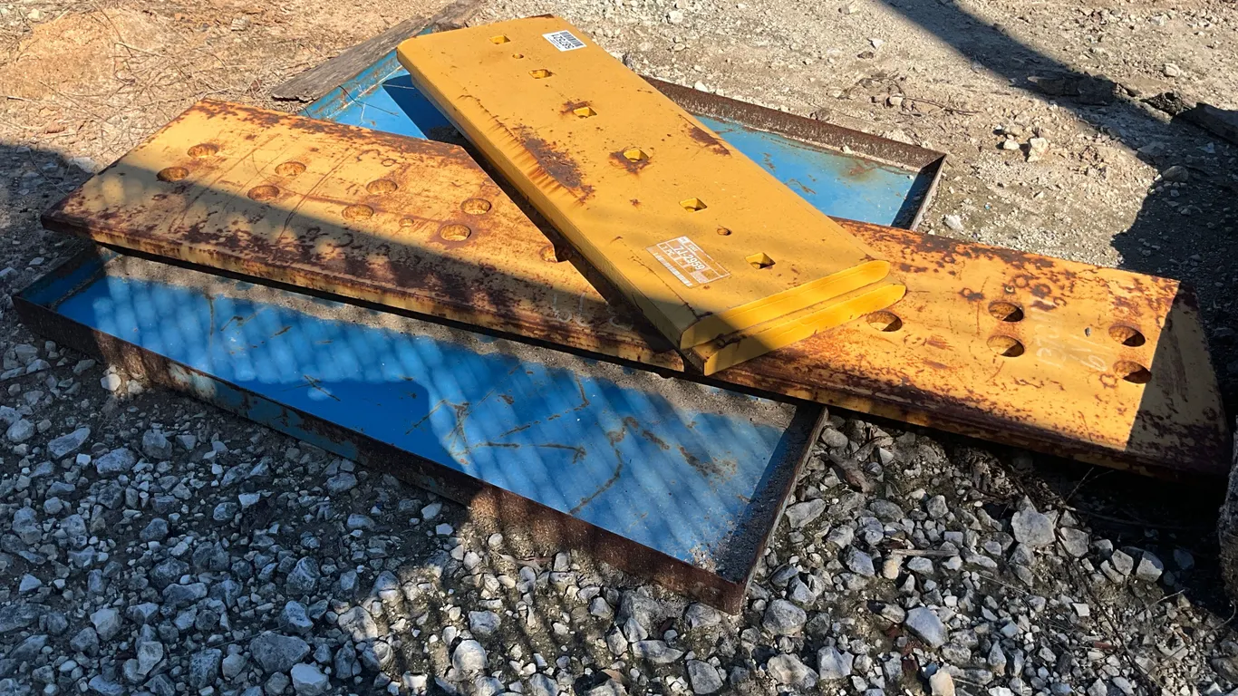 CATERPILLAR CUTTING BLADE TO FIT D9