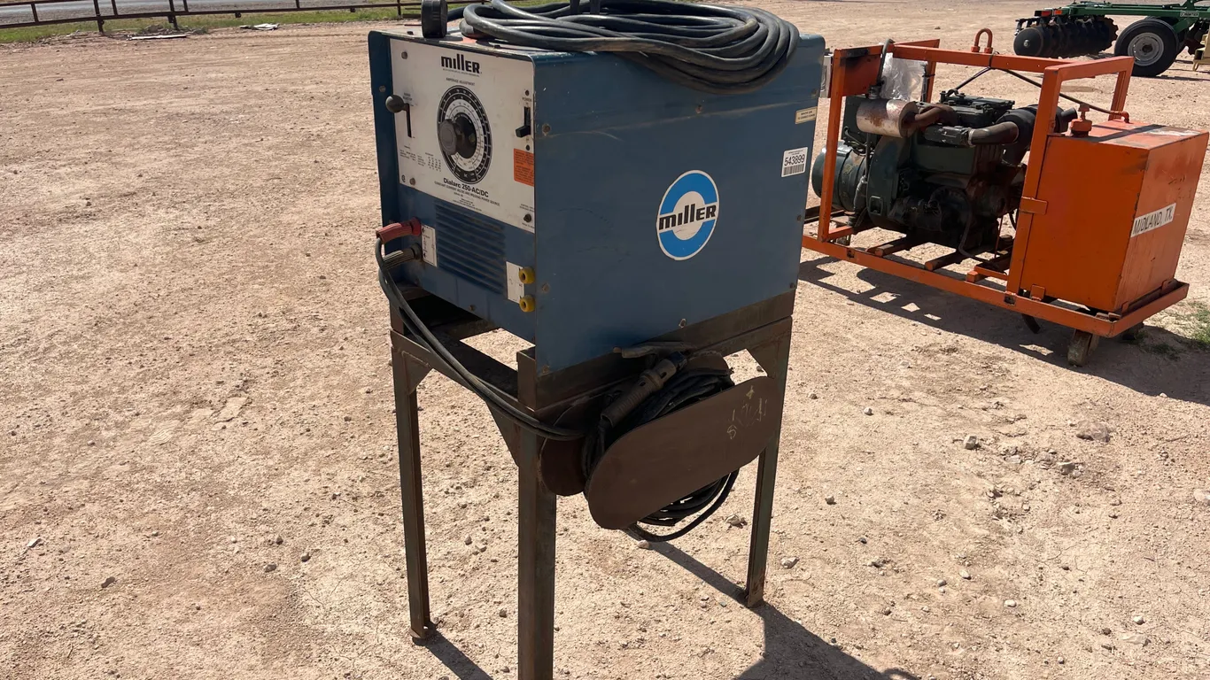 MILLER DIALARC 250-AC/DC 250 AMP STATIONARY WELDER SN: JA3814430