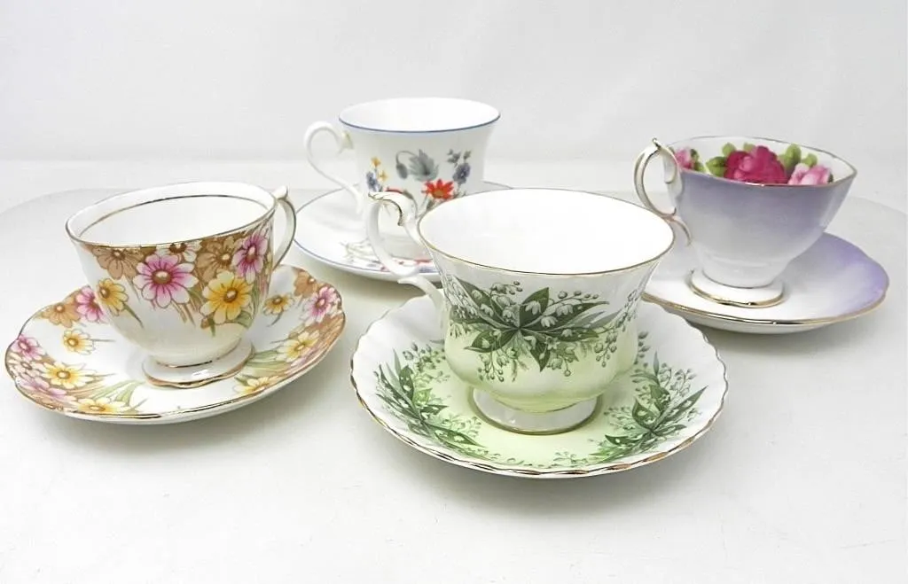 ROYAL ALBERT TEACUPS & SAUCERS