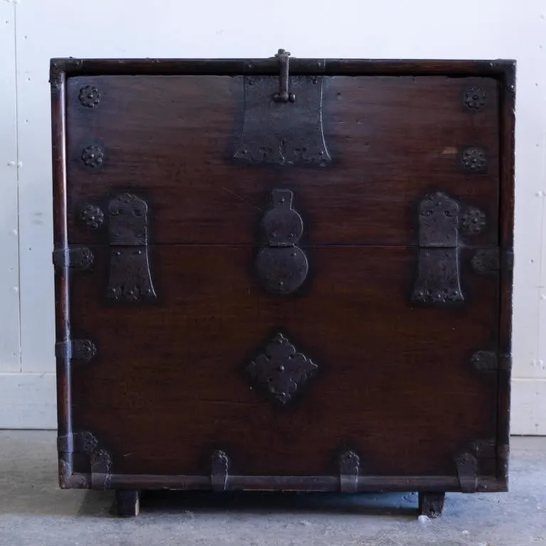 ANTIQUE KOREAN BANDAJI BLANKET & CLOTHING CHEST