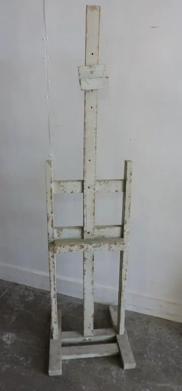 PAINTED WOODEN STUDIO ARTIST'S FLOOR EASEL