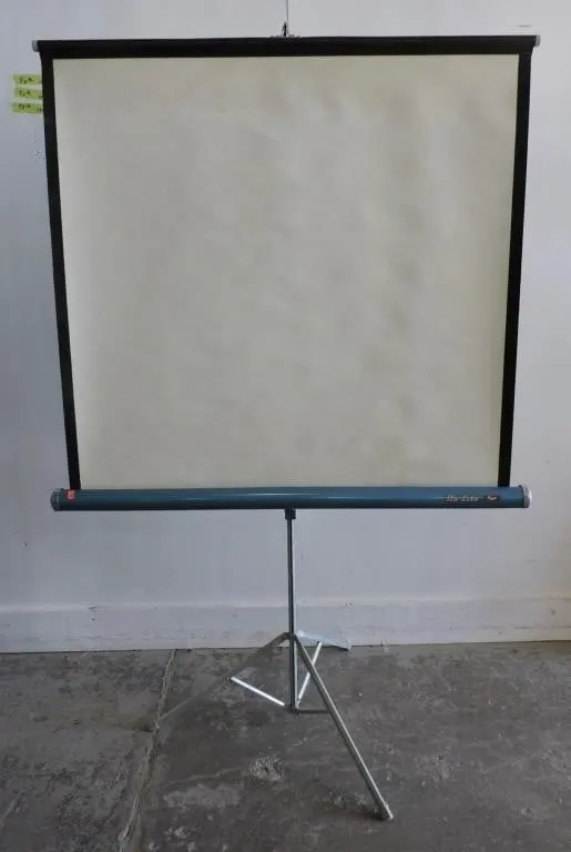 DA-LITE FLYER PORTABLE PROJECTOR SCREEN