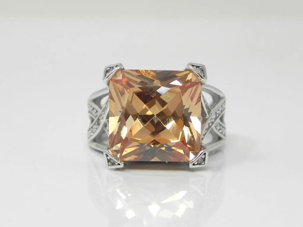 925 SILVER RING W/ ORANGE IMITATION STONE 7.32g