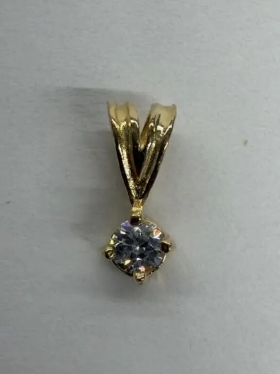 10 kt Gold Diamond Pendant