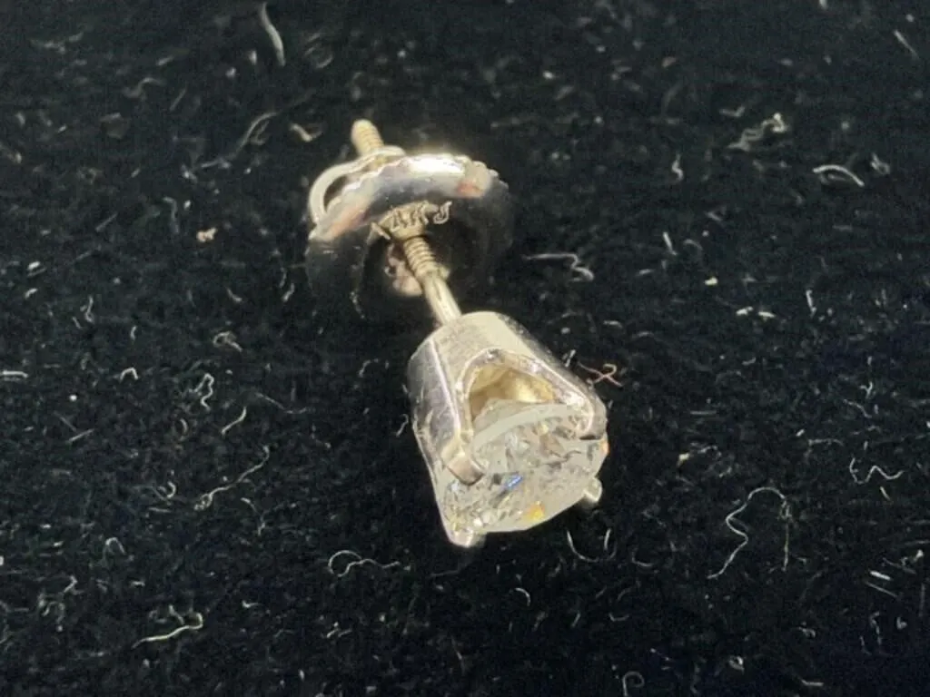 14 kt White Gold 0.35 ct Diamond Stud Twist on