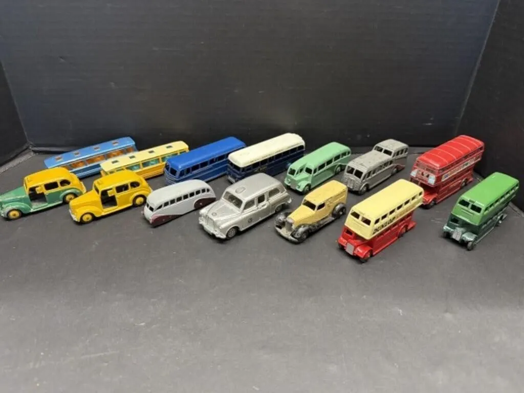 Vintage Dinky Toys Buses & Taxi�s (14)