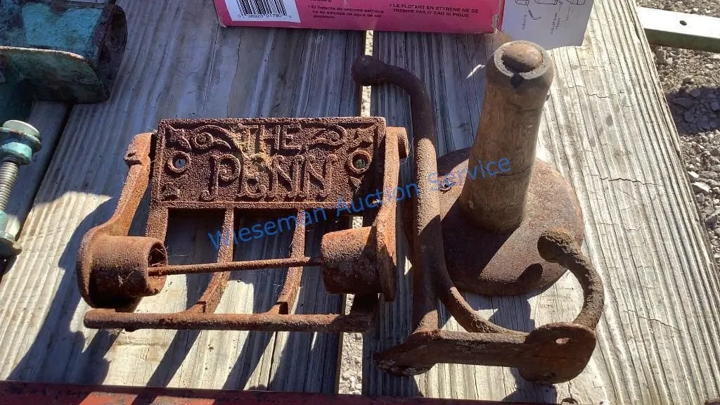 THE PENN TOILET PAPER HOLDER, COAT HOOK, HOG