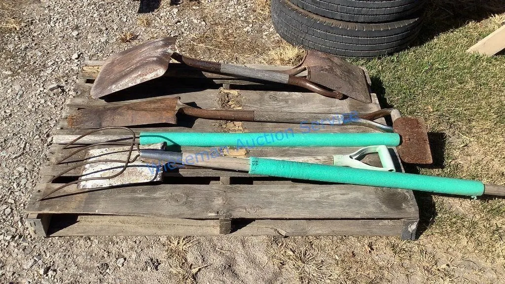 LONG HANDLED YARD TOOLS