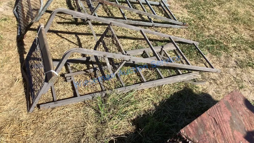 LADDER STAND