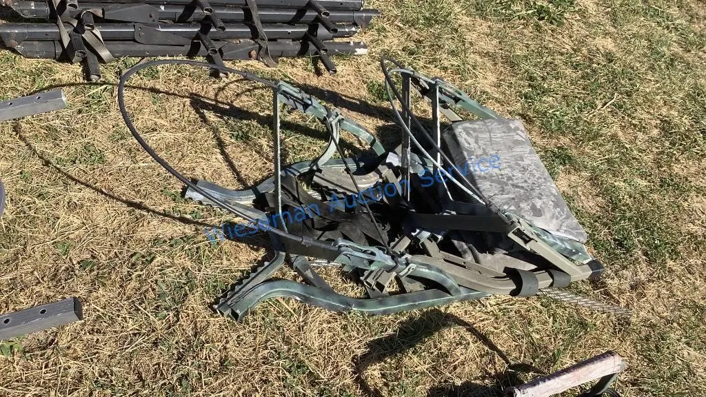 CLIMBING TREE STAND