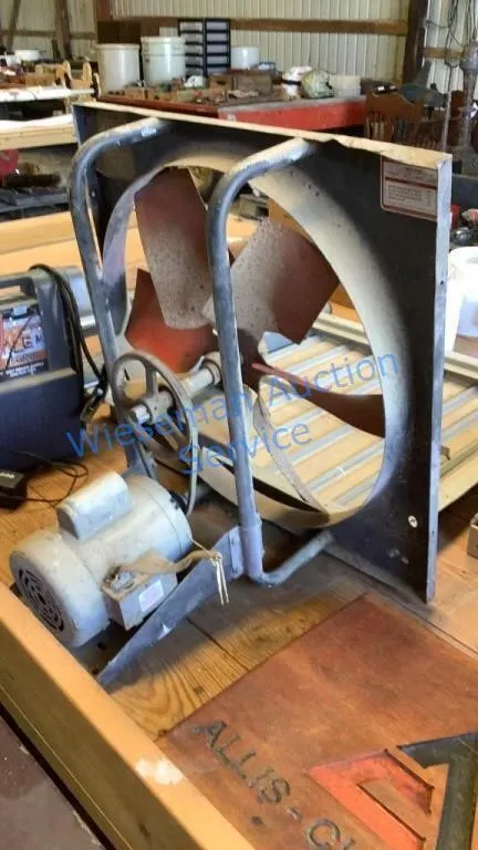 DAYTON EXHAUST FAN WITH LOOVERS