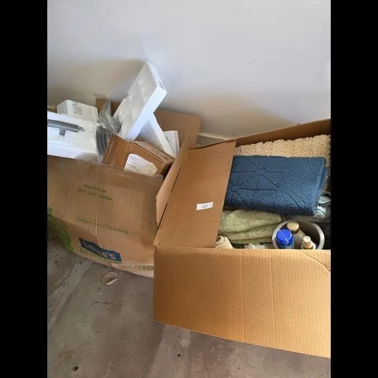 Moving Box Lot Bath Mats Toiletries Packaging - $2