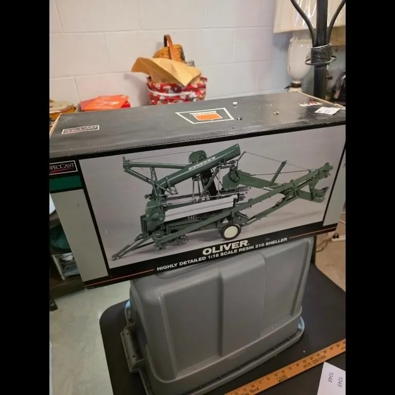 SpecCast Oliver 210 Sheller 1:16 Scale Resin Highl