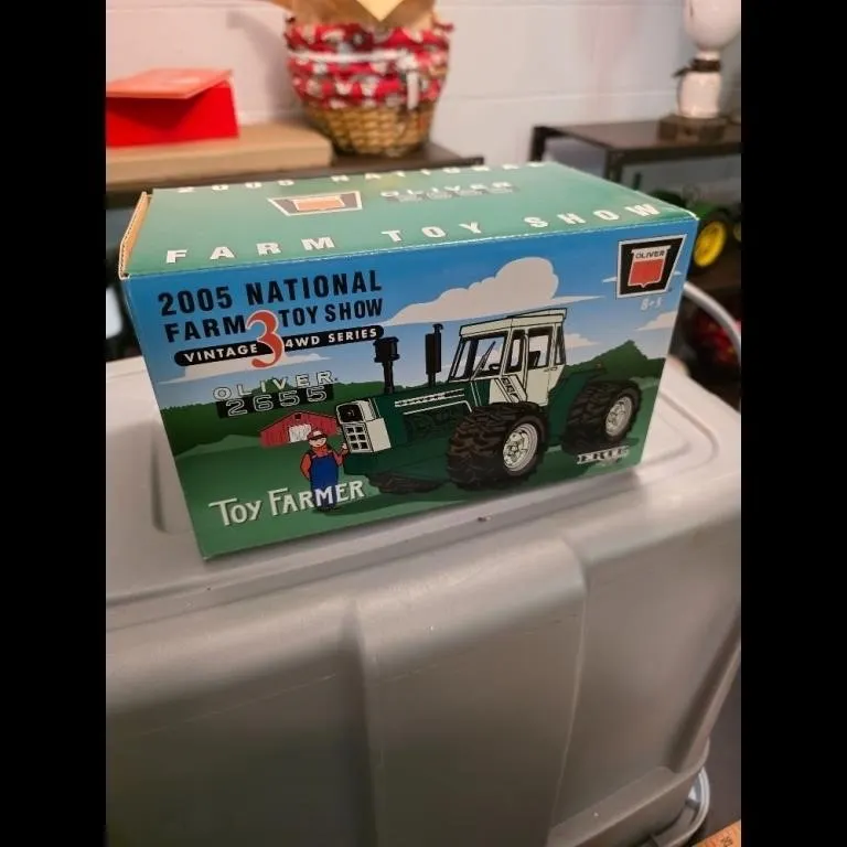 2005 National Farm Toy Show Oliver 2655 4WD Tracto