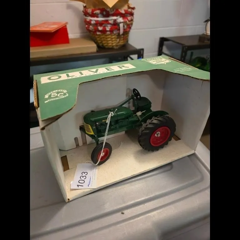 Oliver Collector Edition Die-Cast Metal Tractor To